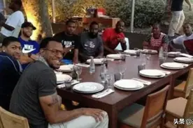 当NBA的球员在外面吃饭时，他们是由谁来买单的呢？图片