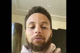 库里与独臂少年联系上了，录视频激励，另一个NBA球星要送他球鞋图片