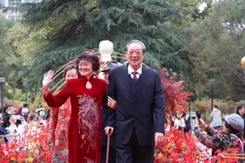 半世纪牵手，苦乐共享；一辈子守候，沐爱如歌图片