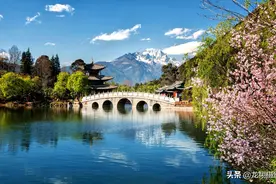春风杨柳万千条，风景这边独好；飞起玉龙三百万，江山如此多娇图片