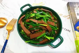 鸭血这么做，鲜香滑嫩不腥不腻，5分钟炒一盘，真香图片