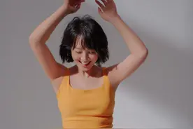 朱丹晒二胎产后4个月相片，回应网友质疑：身上的肉是生娃的勋章图片