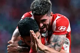 2-0！巴萨轰然倒塌！苏亚雷斯传射不庆祝，冲科曼做打电话手势图片