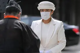 日本皇室成员罕见齐亮相！婆媳三人穿礼裙比美，雅子皇后被抢风头图片