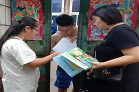 【组工动态】胡庄村：在职党员义务宣传垃圾分类图片