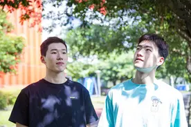 《羽毛球》封面秀：邸子健/王昶，成熟与少年之间的“王子”图片