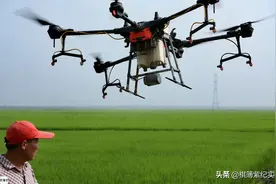 种地农民一飞冲天：6万元无人机如手中玩具，夏季打药超万亩图片