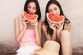 “婚宴没鲍鱼不吃”娘家亲戚拿200礼钱一家来8口，新娘掀了桌图片