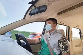 "斜杠青年"的另类生活方式 成都小伙的夜晚是开滴滴货运图片