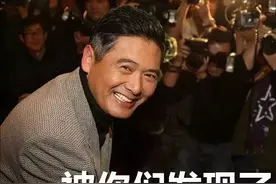 “演技之神”沦为“烂片王”，娱乐圈造神，可周润发做回了普通人图片