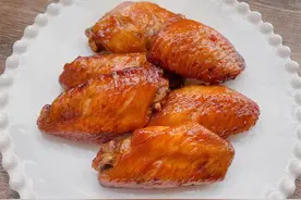 3种最好吃的鸡翅做法，外皮酥脆又鲜嫩多汁，​吃了根本停不下来图片