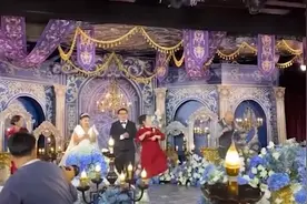 云南一婚礼现场，新人父母大秀舞蹈实力抢镜，现场气氛瞬间被点燃图片