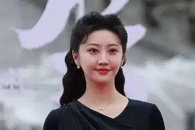 文荣奖惊艳时刻：景甜脸圆显贵气，朱正廷化浓妆，朱珠造型惊艳图片