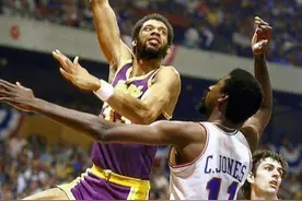 为何以前常见的勾手投篮技术，如今在NBA几乎看不到了？图片