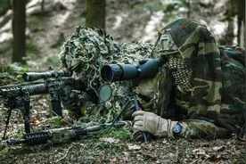 狙击手身边的那个“保姆”到底是谁？图片