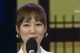 王冠接替管彤主持央视老牌综艺节目，自曝沉淀5年没结婚也没生娃图片