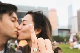 恭喜！TVB前女星晒巨型钻戒宣布订婚，未婚夫被誉香港顶级贵公子图片