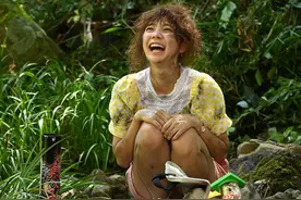 假面骑士：圣刃女主VS前作女主，女神变女神经，演员自己都害羞图片