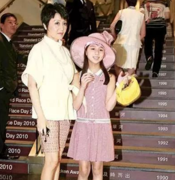 “小太妹”何超盈的混乱情史