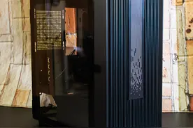 好看实用——超频三光愈机箱图片