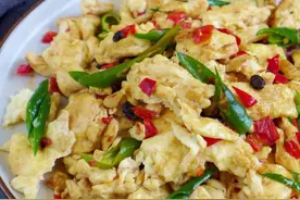 湖南剁椒鸡蛋，非常简单的一道家常菜系，色香味俱全，太下饭了图片