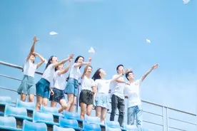 老板：咱们周末去团建，AA制，大家准备下，员工为何集体吐槽？图片