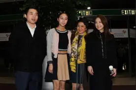 赌王出殡曝光新儿媳？何猷亨与绯闻女友同离场，对方曾被四太认证图片