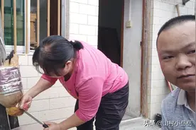 农村大妈用2毛钱成本做的杀鸡神器，见过的人都说很赞，做法简单图片