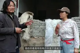 横店：北京流浪大姐住废楼，遭到她人质疑，凌晨三点探访，作秀？图片