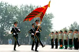 授衔！他们在这场仪式中迈出军旅生涯第一步图片