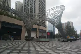 实拍：深圳餐饮跌入寒冬，客流骤降，街道冷清，餐馆生意下降80%图片