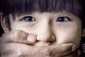 重庆及各地“卖花女孩”到底是从哪来的？揭开“卖花女”来历真相图片