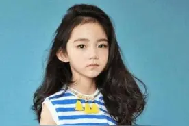 7岁女孩因太美被星探看中，愿等10年签约，看到妈妈后：凤生凤图片
