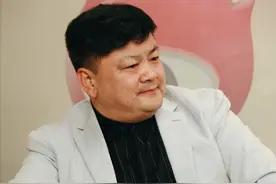 “胖星”洪剑涛：一场意外导致身体发胖，娶大妻子也幸福图片