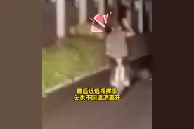 少年骑单车一路狂奔为消防员带路，这背影，真帅图片