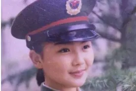 娱乐圈穿军装最美的10大女星！刘亦菲这张实在太惊艳了图片