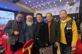 曲艺名家高英培喜收新徒，侯耀华给何云伟摆知，江湖乱道相声何存图片