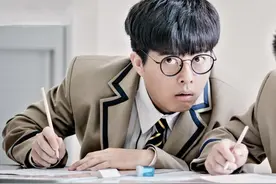 电影《新逃学威龙》上映，何欢爆笑出演图片
