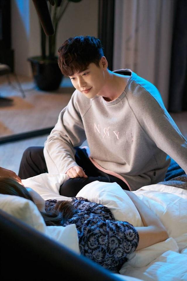 李钟硕主演的电视剧哪个好看,李钟硕没有新剧_电影资讯_天天影视