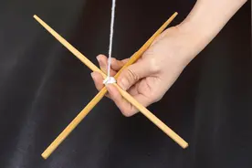 旧筷子不要扔，用绳子绑一绑挂在阳台上，全家人都夸好，太棒了视频封面