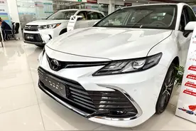 2.5自吸+8AT 实拍广汽丰田新款凯美瑞 内饰更精致图片