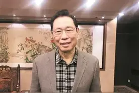 钟南山：身体2次手术，吃槐树叶、烧锅炉，34当医生，学习瘦20斤图片