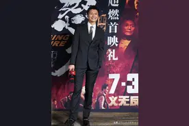 香港老牌男星身材一个比一个好，70岁一身肌肉，62岁身材修长图片