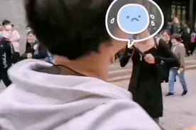 太原网红乱象丛生，古城内男扮女装直播，网友：网络乞丐无下限图片
