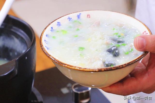 熬皮蛋瘦肉粥，直接放米煮就毁了！这才是正确的做法，香糯又养胃
