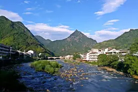 浙西高山上有一块广袤的平原，怎么形成的呢？游客：万万没想到！图片