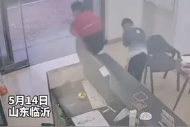 临沂一11岁男孩吃樱桃卡喉窒息 幸亏父母学了这种急救法图片