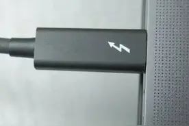 英特尔高管晒照片不小心泄密，正在研发的雷电5就这样暴露了图片