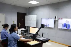 “面具”男友专挑熟人行骗图片