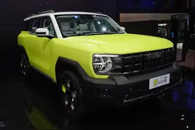 适合年轻人的第一台小越野，哈弗全新SUV实车亮相，外观很帅气图片